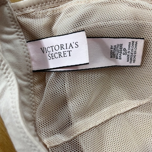 Victoria’s Secret Lace Bralette - Picture 4 of 4